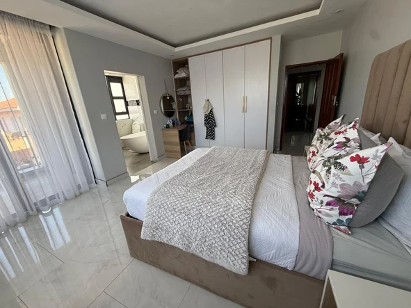 6 Bedroom House