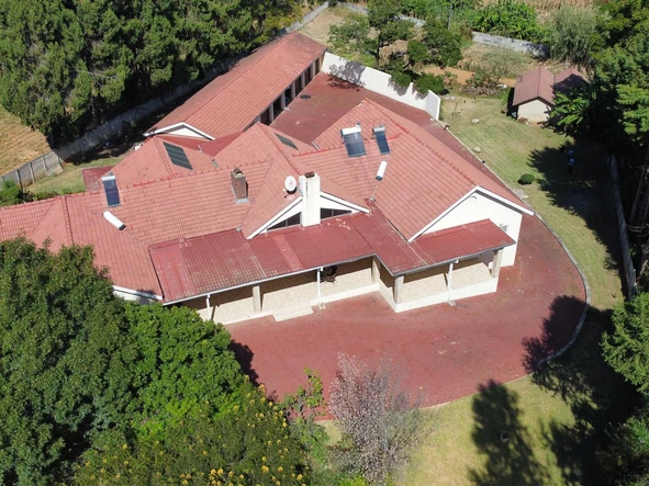  6-Bedroom Home on 6330 m² in Glen Lorne