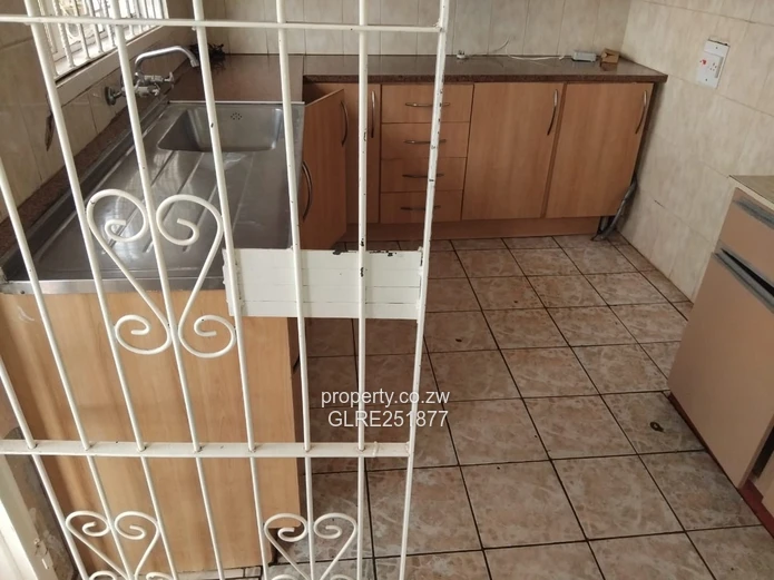 Spacious 3-Bed Home in Ashdown Park with Borehole