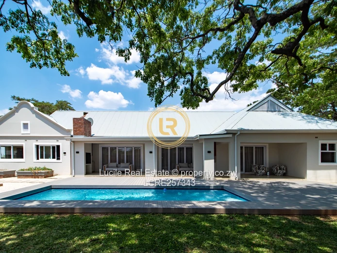 Luxury Living In Helensvale | Fully Furnished Home