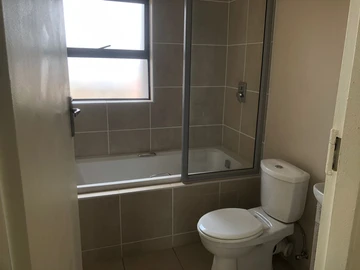 2 Bedroom Flat & Apartment