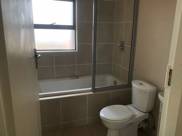 2 Bedroom Flat & Apartment