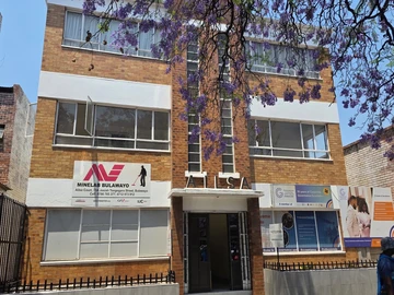 2 Bedroom Flat & Apartment