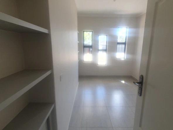 2 Bedroom Flat & Apartment