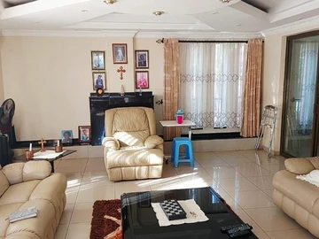 6 Bedroom House