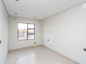 3 Bedroom Flat & Apartment