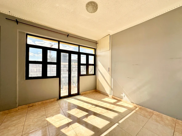 2 Bedroom Flat & Apartment