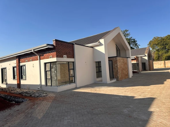 3 Bedroom Flat & Apartment