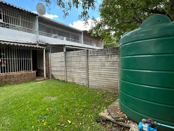 2 Bedroom Flat & Apartment