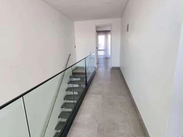 4 Bedroom Flat & Apartment
