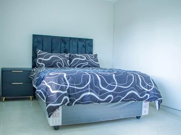 3 Bedroom Flat & Apartment