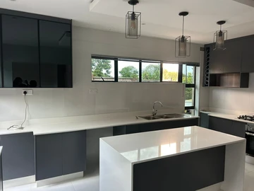 3 Bedroom Flat & Apartment