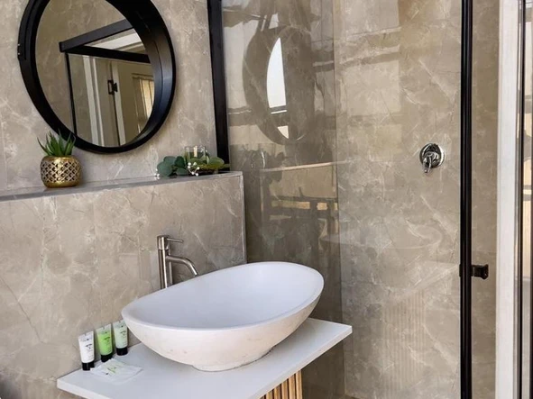 3 Bedroom Flat & Apartment