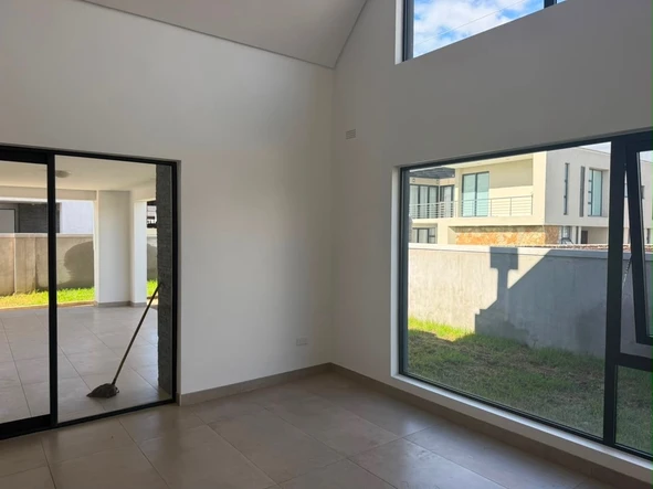 4 Bedroom Flat & Apartment