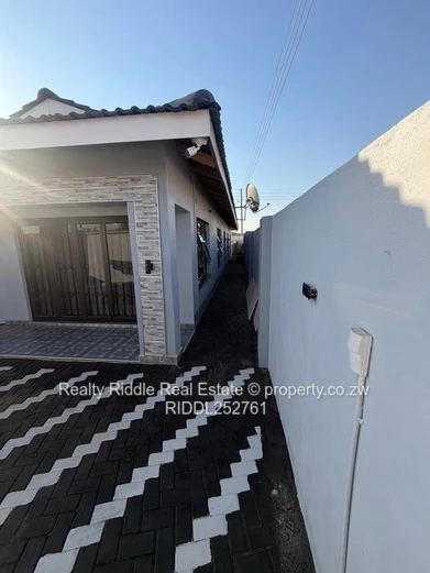 An exquisite 4bed in Sunview Glaudina Marwede 