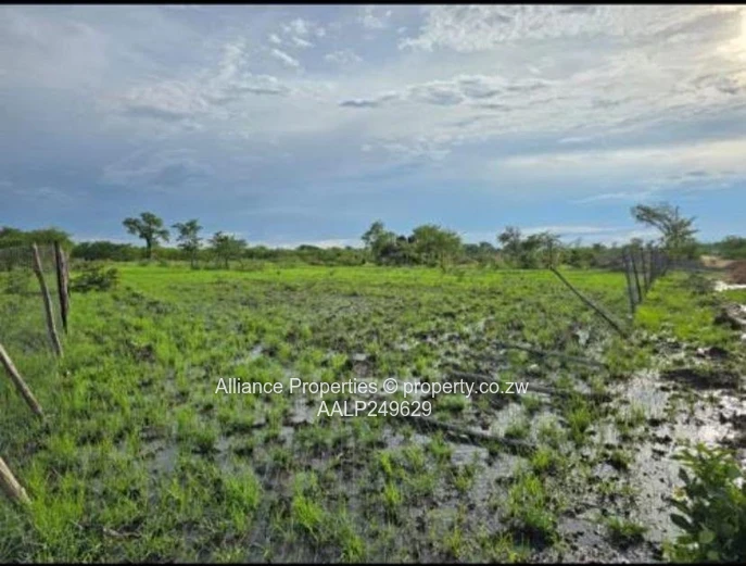 Kadoma: 1.96Ha Commercial Plot with 150m² Shell & Water Towers