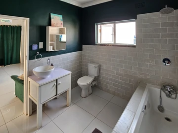 6 Bedroom House