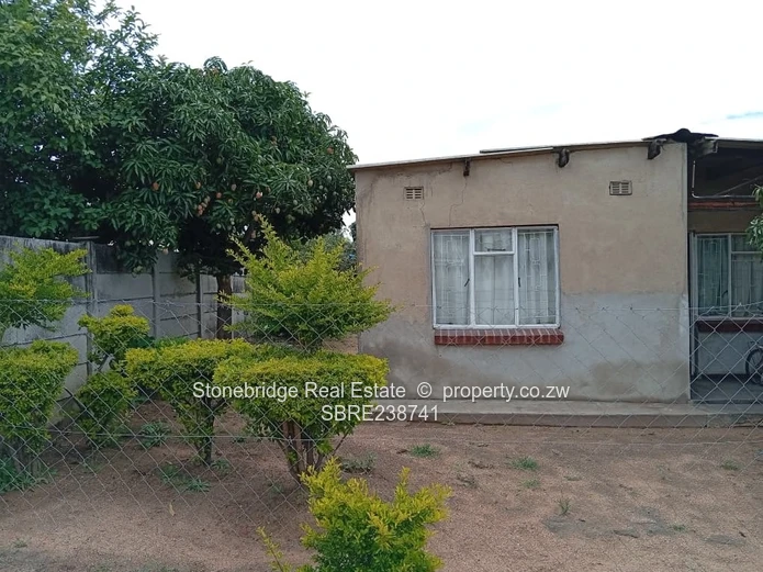 4 Bedroomed House in Pumula Old for sale