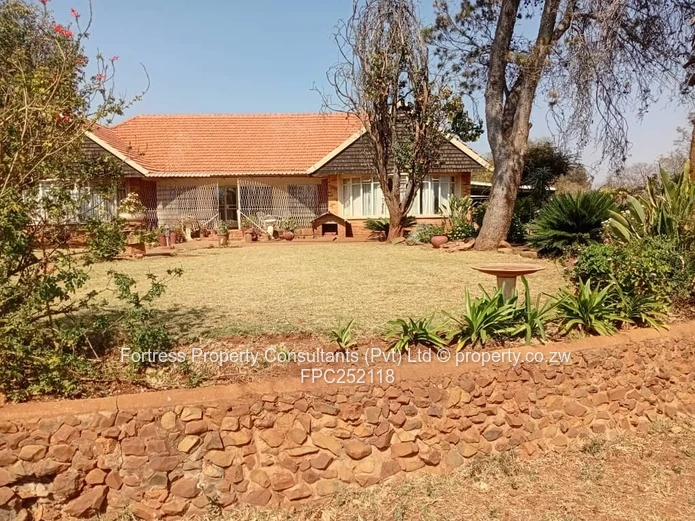 Spacious 3-Bed Home on 9 136m² with Massive Re-Development Potential