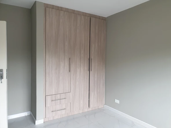 3 Bedroom Flat & Apartment