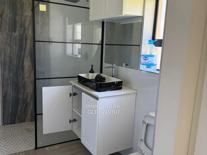 Stone-clad 4-Bed Mount Pleasant Apt - Pool & Borehole