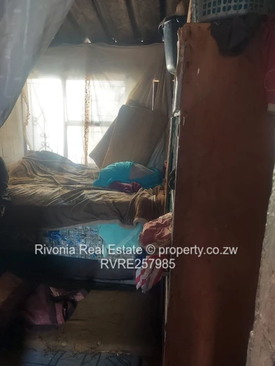 2-Bed Fixer-Upper in Zengeza 2— 200m², Mains ZESA