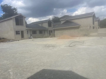 2 Bedroom Flat & Apartment