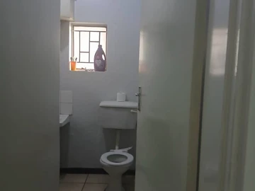 2 Bedroom Flat & Apartment