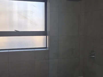 2 Bedroom Flat & Apartment