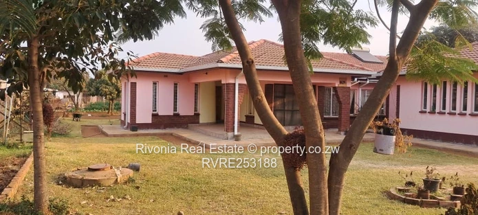 4-Bed Family Home in Nharira — 2440m² with Borehole