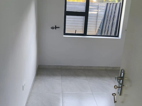 2 Bedroom Flat & Apartment