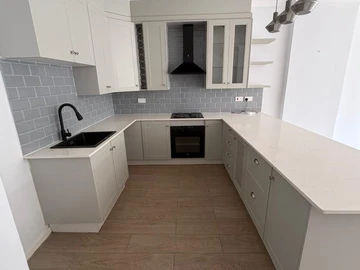 2 Bedroom Flat & Apartment