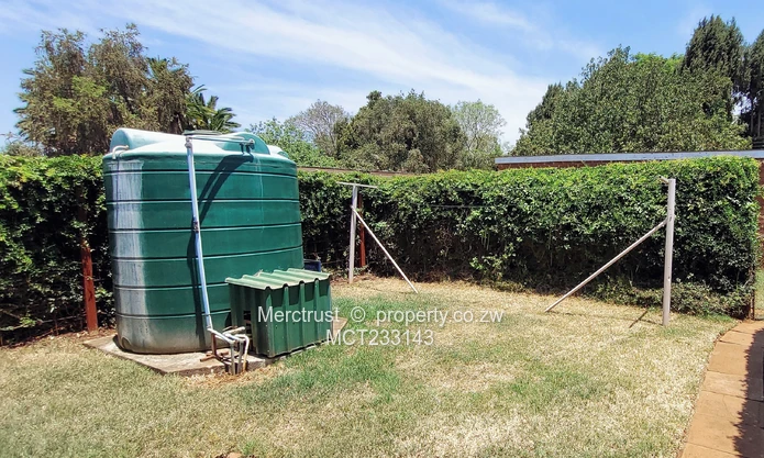 Neat simplex garden flat (Sole Mandate)