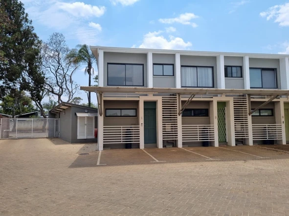 2 Bedroom Flat & Apartment