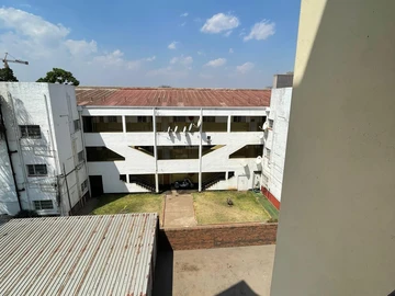 2 Bedroom Flat & Apartment