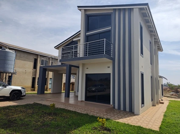 4 Bedroom Flat & Apartment