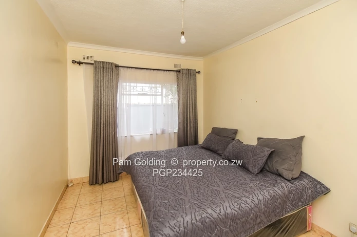 3 Bedroomed Garden Flat For Sale in Chadcombe