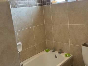 3 Bedroom Flat & Apartment