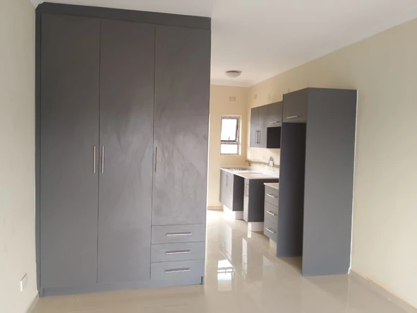 2 Bedroom Flat & Apartment