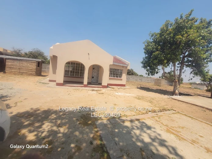 Zimre Park – 2248m² Stand with 2-Bed Cottage & Main House Slab