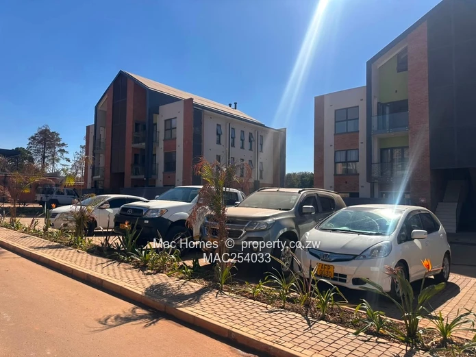 Spacious 4-Bed Furnished Glen Lorne Flat with Pool