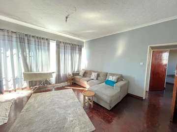 2 Bedroom Flat & Apartment