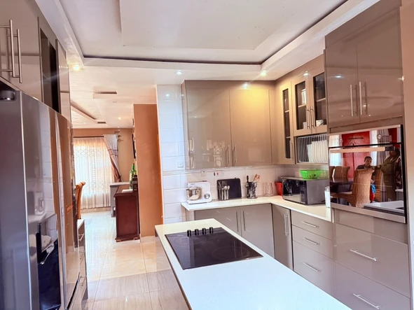 5 Bedroom House