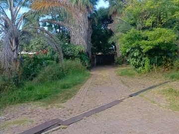 2 Bedroom Flat & Apartment