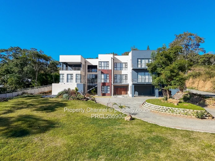 Sunlit 5-Bed Umwinsidale Home with Marble Floors