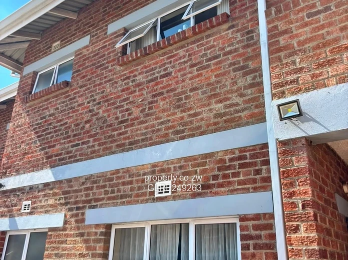 Brick-Faced 3-Bed Flat Bluff Hill - Borehole & Modern Kitchen