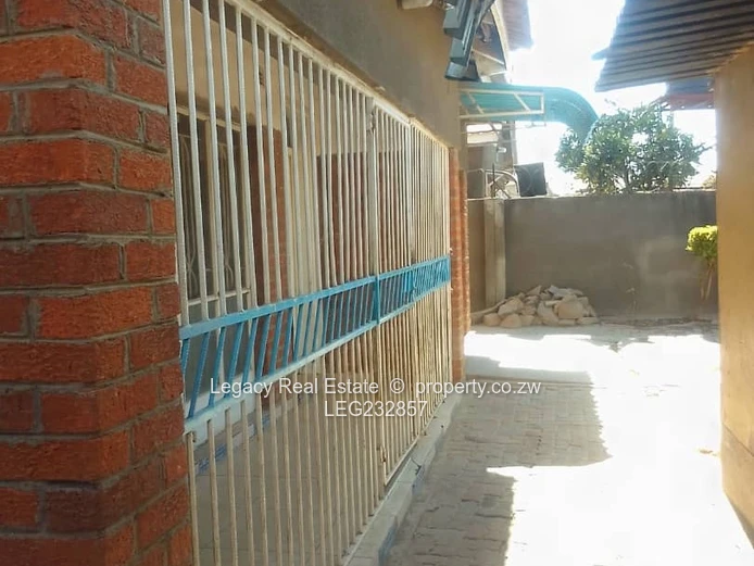 Chitungwiza Unit L Extension – 4-Bedroom House for Sale
