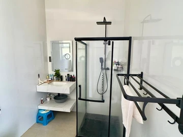 2 Bedroom Flat & Apartment