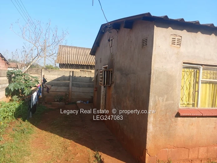 Spacious Family Home And Investment Opportunity For Sale In Kuwadzana 5 (Sole Mandate)
