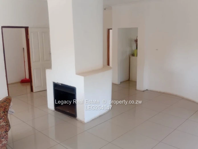 Spacious 6-Bed Home with Open-Plan Living & Borehole — Borrowdale Brooke